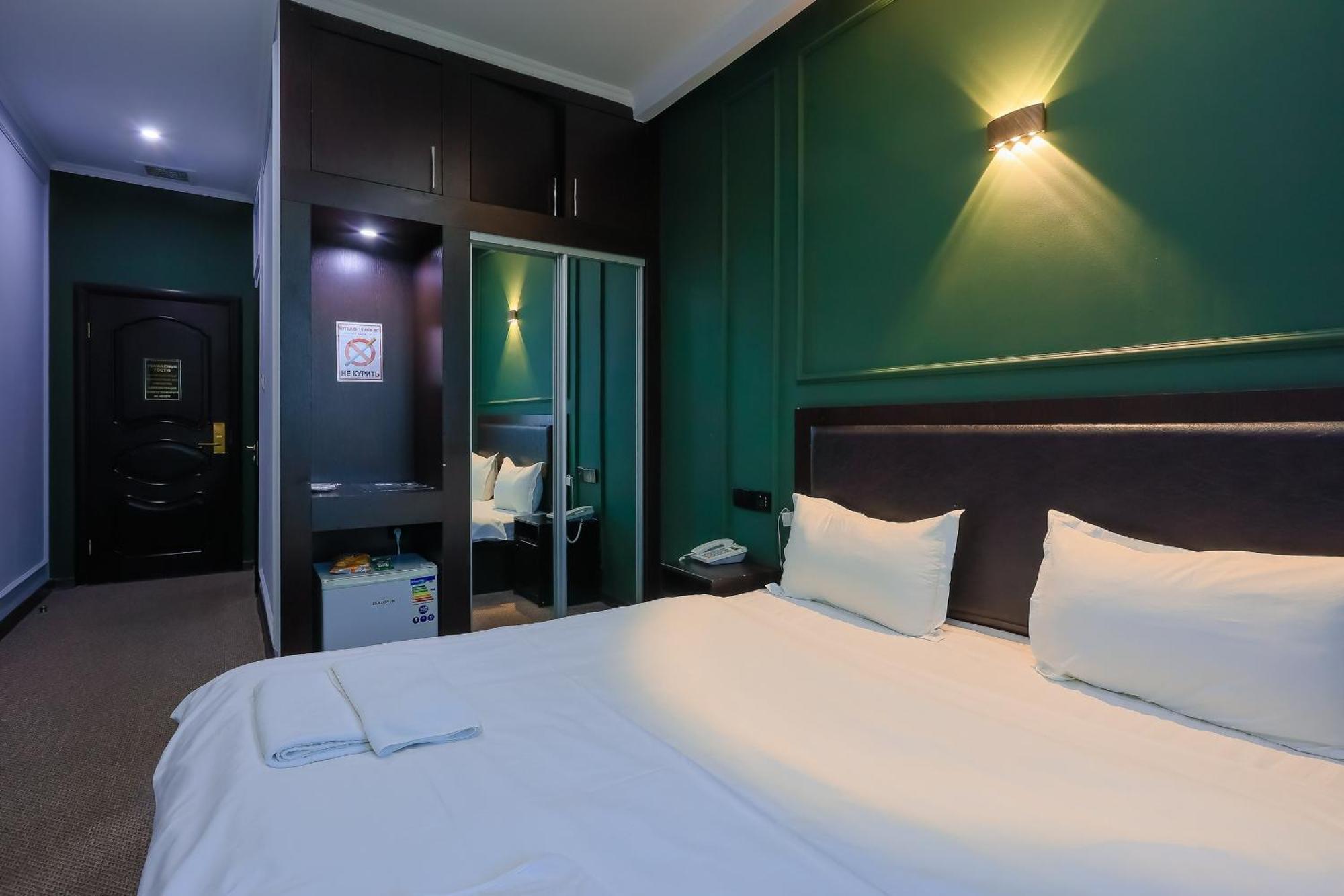 Hotel Vivaldis Алматы Экстерьер фото