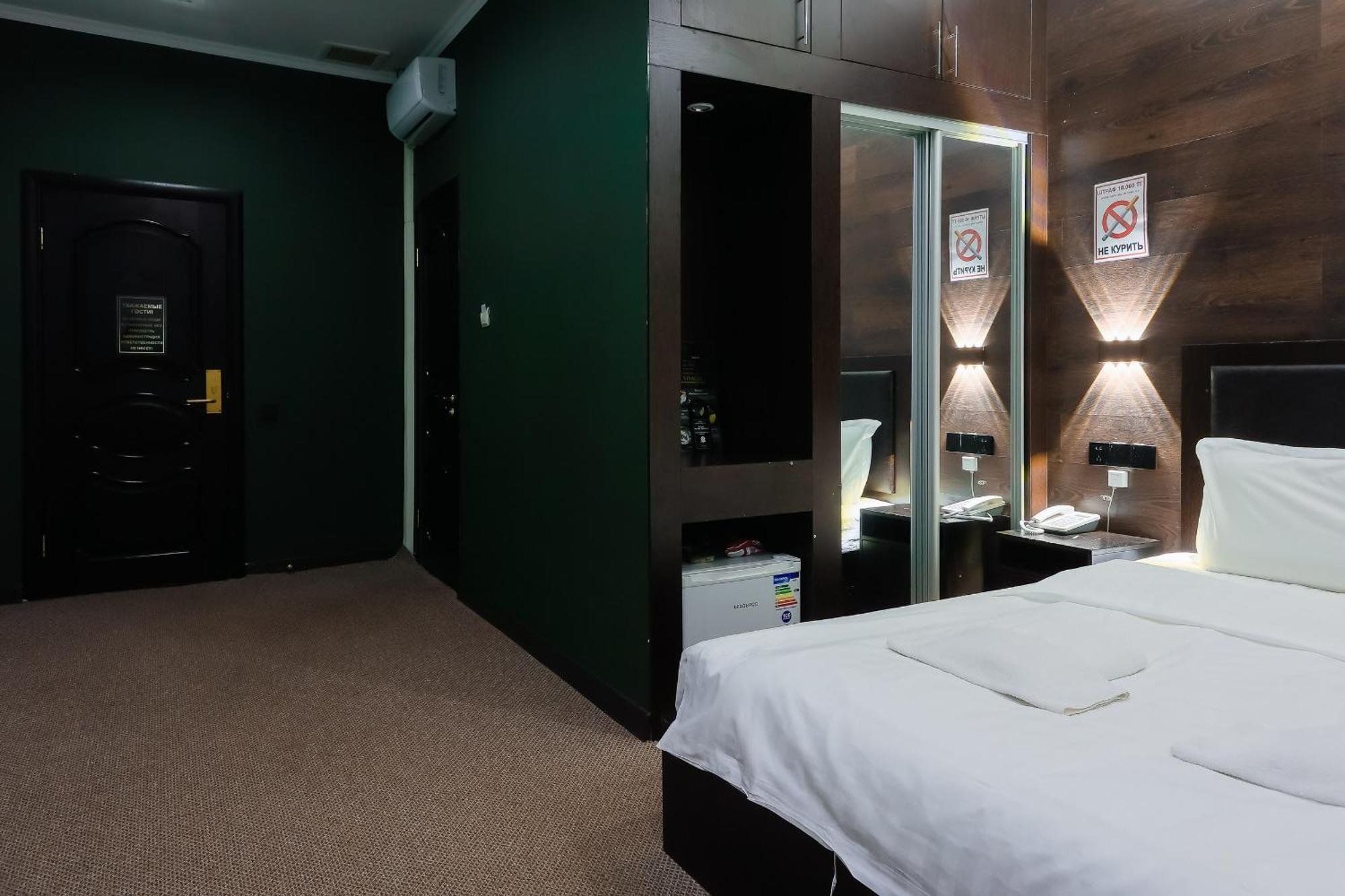 Hotel Vivaldis Алматы Экстерьер фото